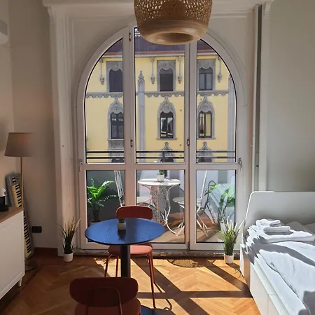 Apartment Elegante Monolocale - Pecchio 1930 *